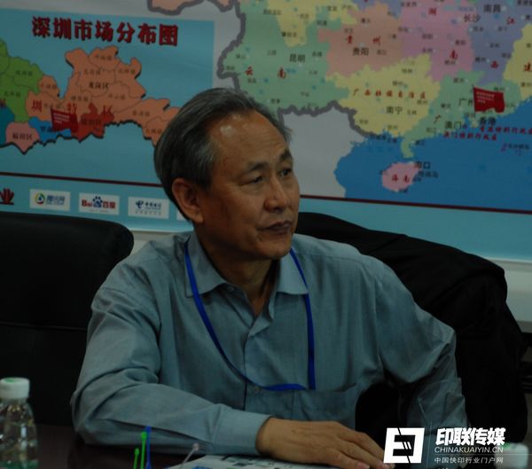 中國(guó)印刷技術(shù)協(xié)會(huì)常務(wù)副理事長(zhǎng)、秘書(shū)長(zhǎng)張雙儒