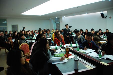 學(xué)員認(rèn)真聽講