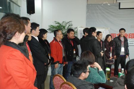 學(xué)員們分組競選班長