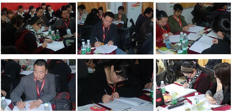 學員們在認真記筆記