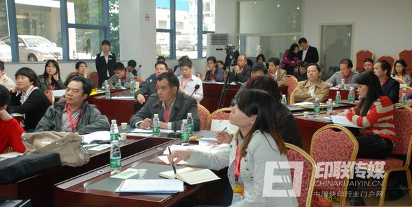 積分培訓學員在認真聽講