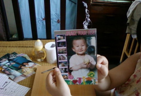 裁紙刀裁去四邊多余的膜,就完成了