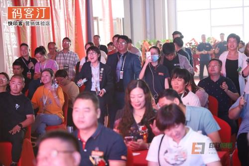 太原碼客汀旗艦店開(kāi)業(yè)典禮現(xiàn)場(chǎng)氣氛熱烈 太原碼客汀旗艦店開(kāi)業(yè)典禮現(xiàn)場(chǎng)氣氛熱烈